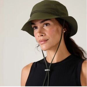 Athleta Sz M/L EXCURSION Trail BUCKET HAT Green